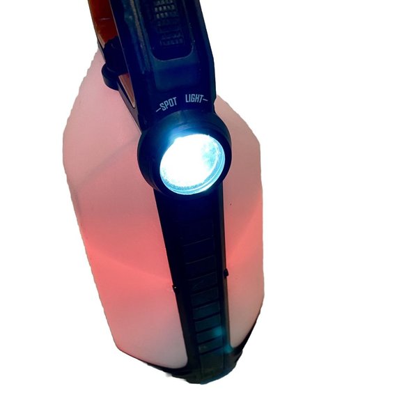 Bushnell TRKR 1000 Lumen Multi-Function Multi-Color Water Resistant Lantern - Picture 9 of 11